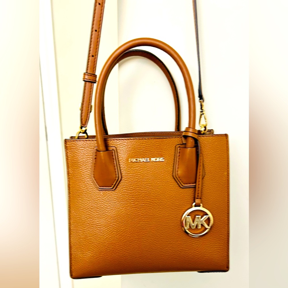 Brown tote , shoulder bag.